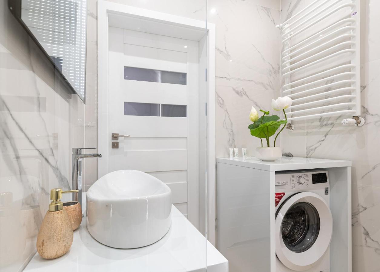New Apartment, Private Patio Krasków Εξωτερικό φωτογραφία